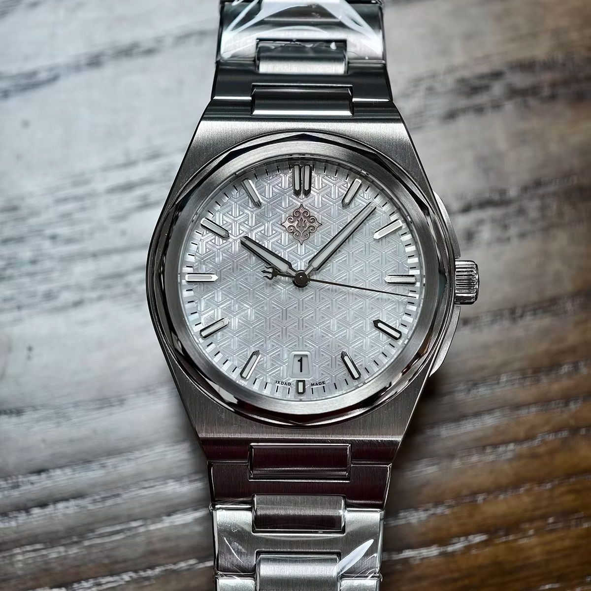 IX&DAO 2026 New Warrior 37mm M - огляд і ціна Omega Watch Constellation